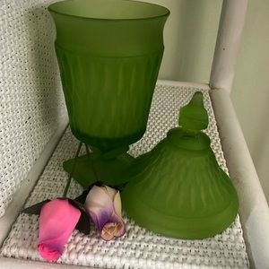 SATIN FROSTED GREEN INDIANA PEDESTAL LIDDED WITH KNOB LIME GREEN 10" TALL DISH